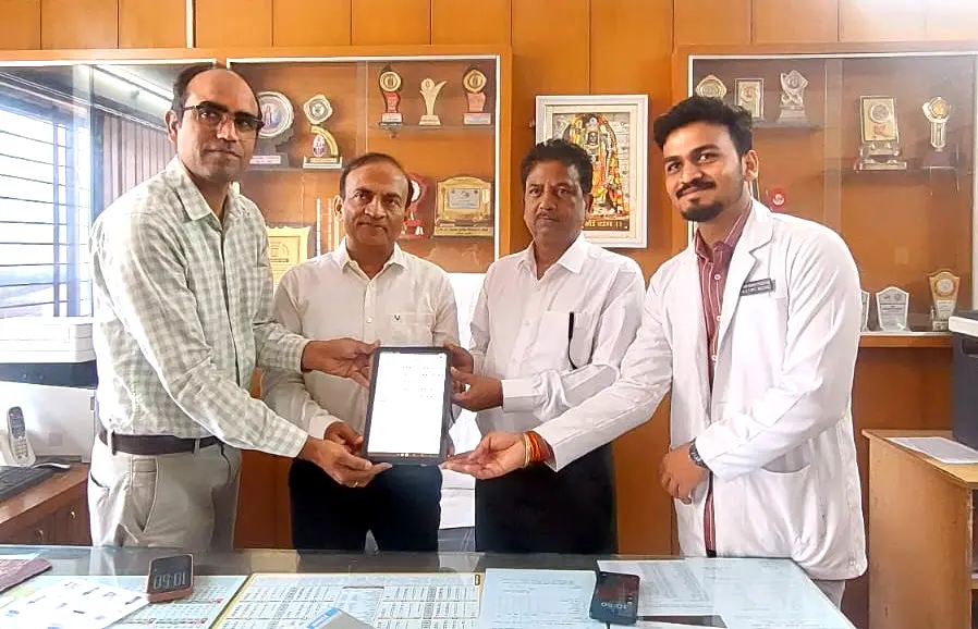 इंदौर का आयुर्वेदिक कॉलेज हुआ डिजिटल, छात्र ने बनाया मेडिकल रिकॉर्ड का ऐप