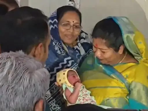 सीएम के जन्मदिन पर मंडला अस्पताल पहुंचीं मंत्री, नवजात का नाम रखा 'मोहन यादव'