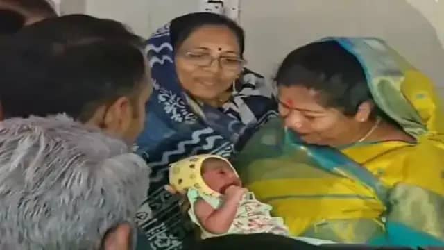 सीएम के जन्मदिन पर मंडला अस्पताल पहुंचीं मंत्री, नवजात का नाम रखा 'मोहन यादव'