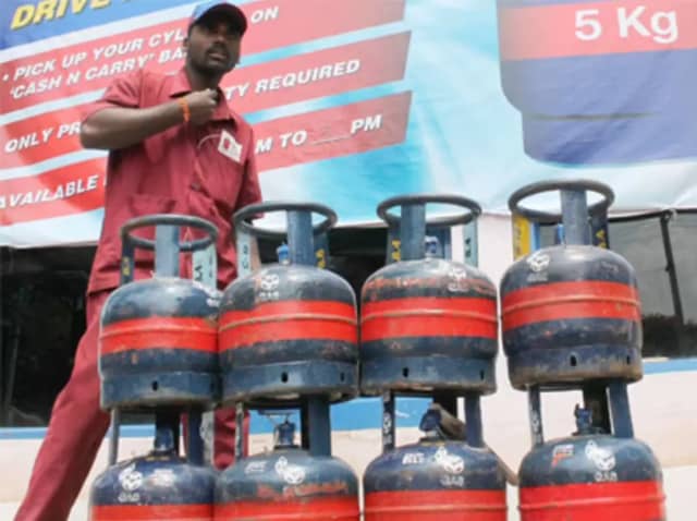 5 किलो गैस वाला छोटा सिलेंडर, बाद में 14.2 किलो के कनेक्शन में किया जा सकेगा कन्वर्ट