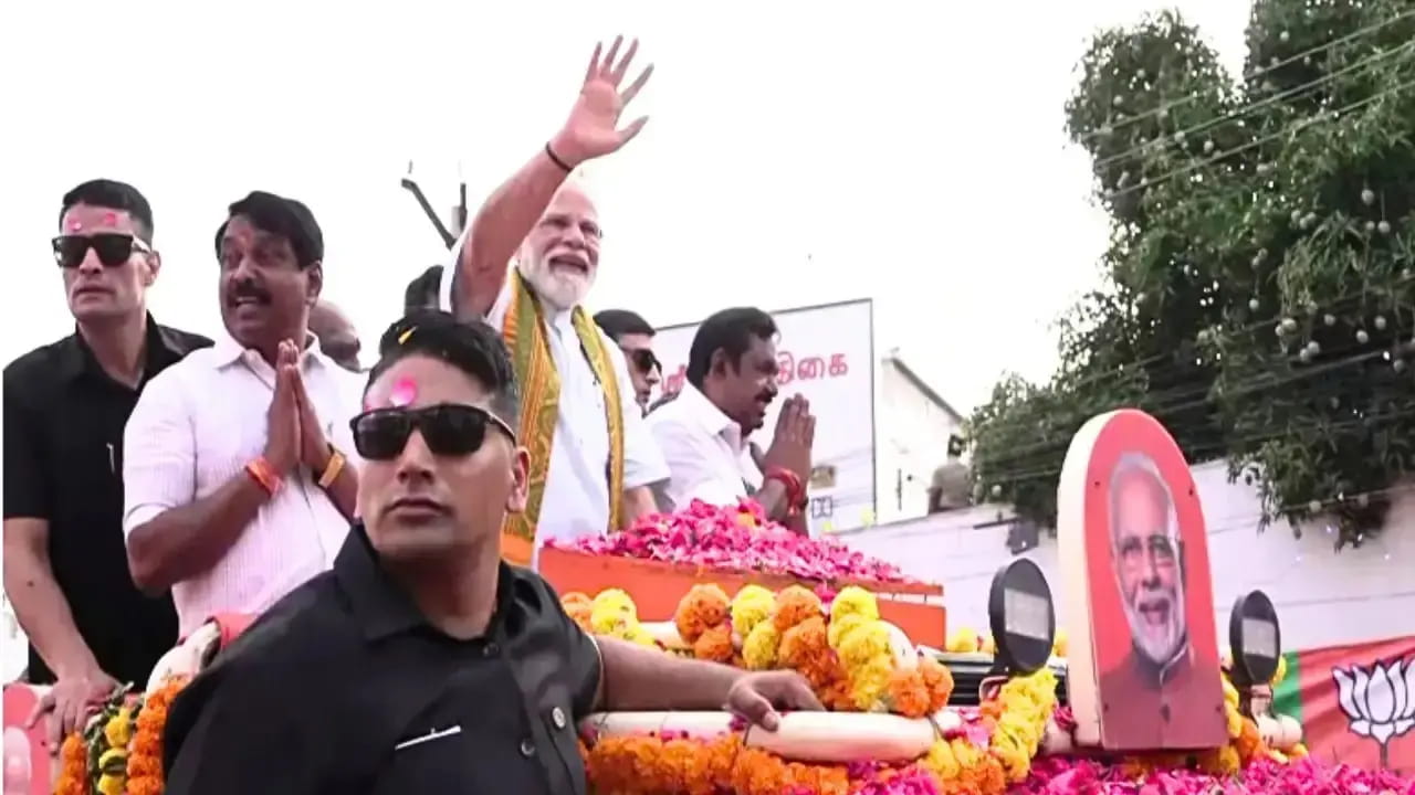 पीएम मोदी ने नागरकोइल में रोड शो कर दिखाई NDA की ताकत