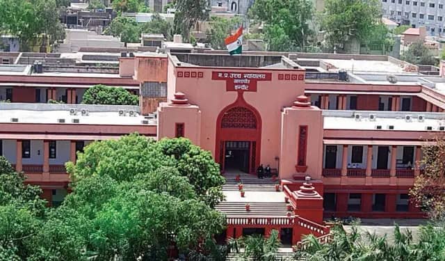 हाईकोर्ट ने इंदौर की पार्षद रुबीना और फौजिया को नोटिस देकर मांगा जवाब