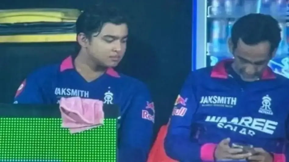 राजस्थान रॉयल्स के मैनेजर को मिली फोन चलाने की सजा, BCCI ने नहीं मानी सफाई