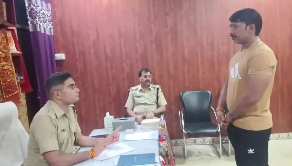 पुलिस पूछताछ में विधायक प्रीतम लोधी के बेटे ने कहा-हॉर्न बजाया था, पर लोग हटे नहीं