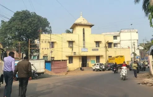 कई महानगरों में निगम चला रहे सुपर स्पेशियलिटी अस्पताल, यहां एक डिस्पेंसरी तक नहीं