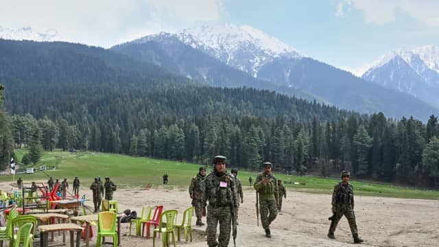पहलगाम हमले की पहली बरसी : दर्द, डर और उम्मीद के बीच कश्मीर, भरोसा टूटा, पर्यटन बिखरा