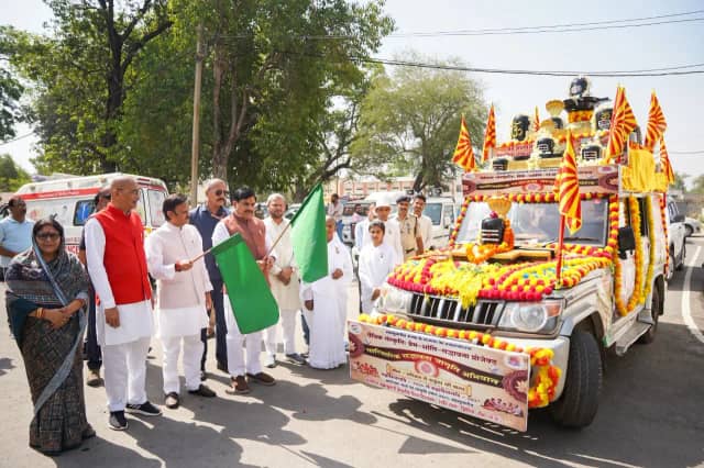 रीवा से 12 ज्योतिर्लिंग रथ यात्रा रवाना, मुख्यमंत्री डॉ. यादव ने दिखाई हरी झंडी