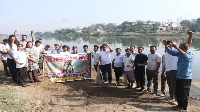डिंडौरी में हर रविवार 'मैया अभियान' से संवर रही नर्मदा नदी