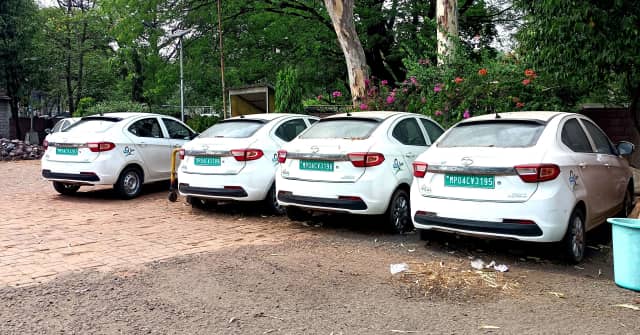 आठ साल पहले खरीदी गईं 7 ईवी कारें ऊर्जा विकास निगम के दफ्तर में खा रहीं जंग