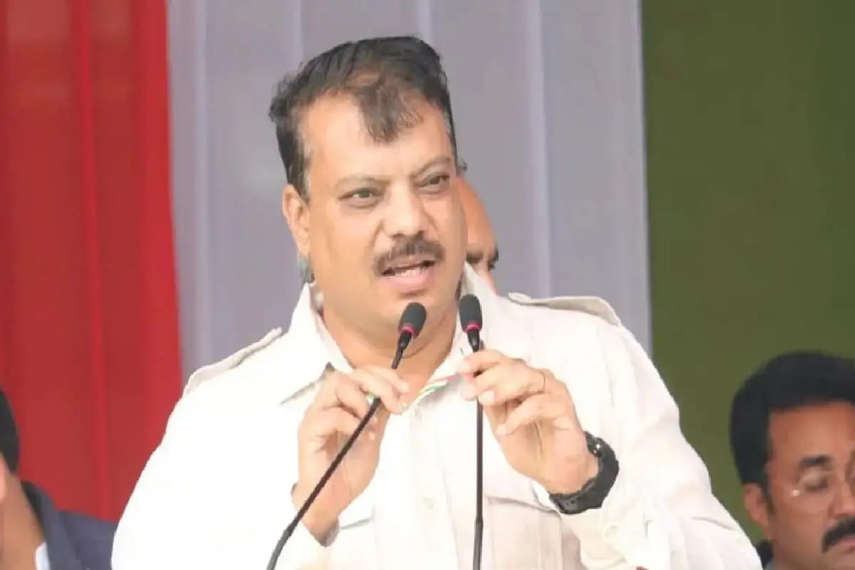 मप्र और उप्र के पेट्रोल-डीजल में 12 रुपए का फर्क, दाम घटाए सरकार