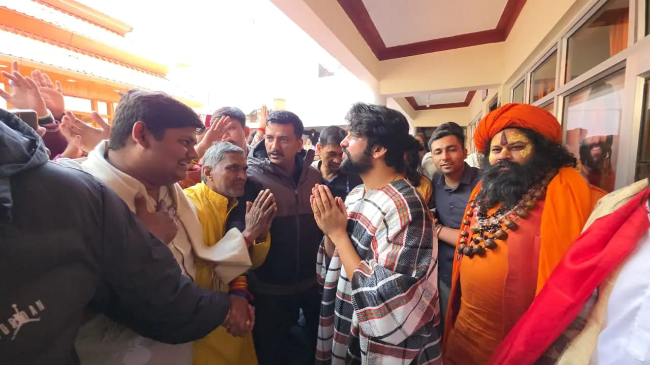 गुफा में एकांत साधना कर 21 दिन बाद लौटे बाबा बागेश्वर, पं. धीरेंद्र कृष्ण शास्त्री बोले...अपने पागलों की खूब याद आई