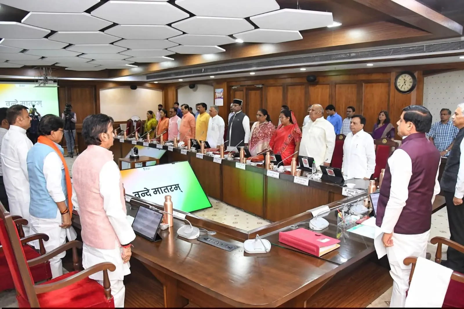 प्रदेश के लाखों परिवारों को मिलेगी आबादी की जमीन की रजिस्ट्री, छात्रों को सिली यूनिफॉर्म देगी सरकार