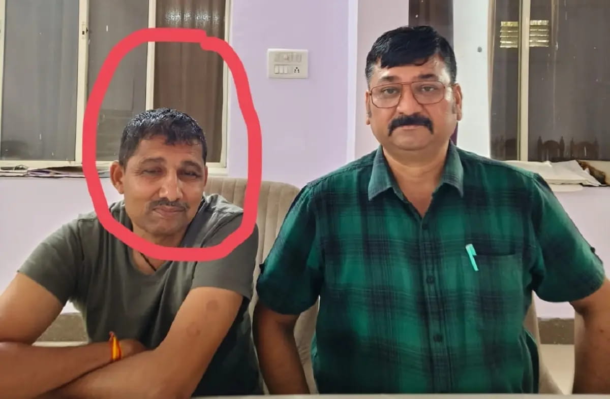 व्यापारी से 80 हजार रुपए लेते रंगे हाथ पकड़ा गया आरआई