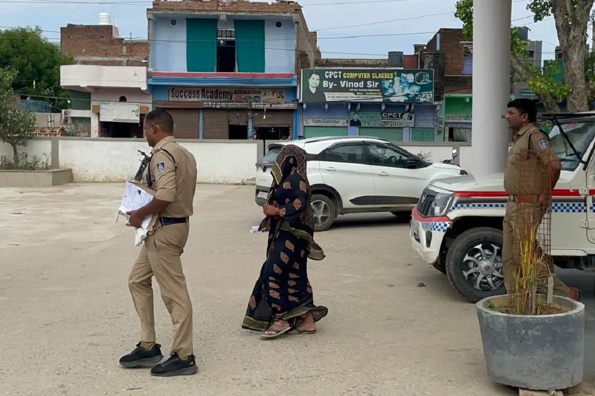 मुरैना में फर्नीचर कारोबारी को ब्लैकमेल वाली मुख्य आरोपी भाजपा नेत्री सोनम गिरफ्तार