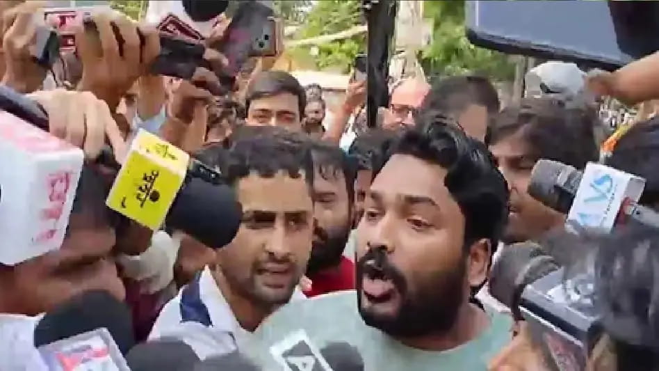 ज्ञान बिंदु एकेडमी के रौशन आनंद ने कहा-'फैजल खान मेरी भी हत्या करवा सकता है'