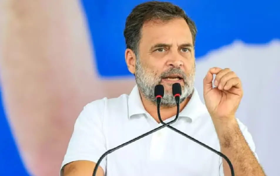 चोर को पकड़ने की बजाए पीड़ित के घर पर ताला लटका दो, क्या अगली बारी वाट्सऐप की?