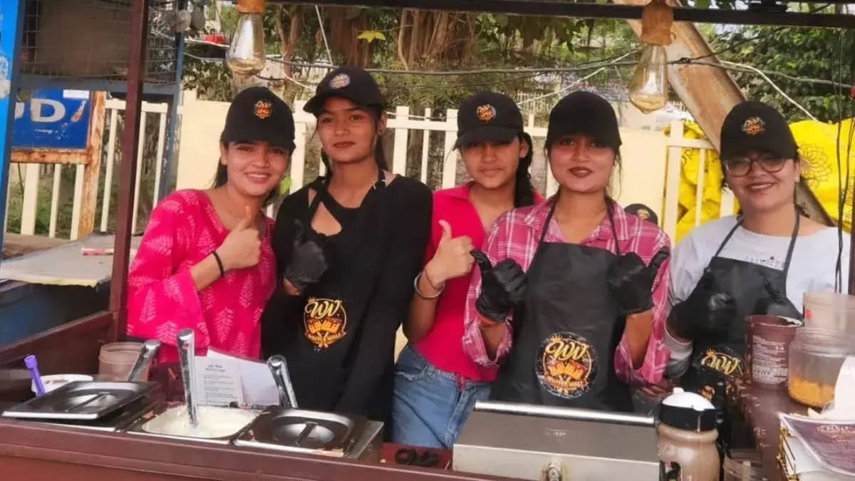 मनचले की धुनाई करने वालीं गुना की 'वफल वाली' बहनों को कलेक्टर-एसपी ने दी शाबाशी