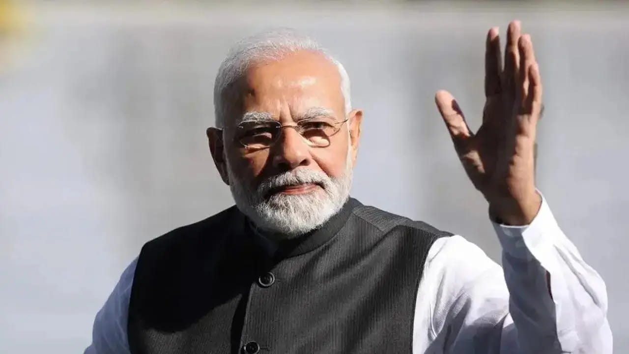 परीक्षार्थियों की सुविधा के लिए PM मोदी ने किया फैसला, एयरपोर्ट पर ही रुके रहे