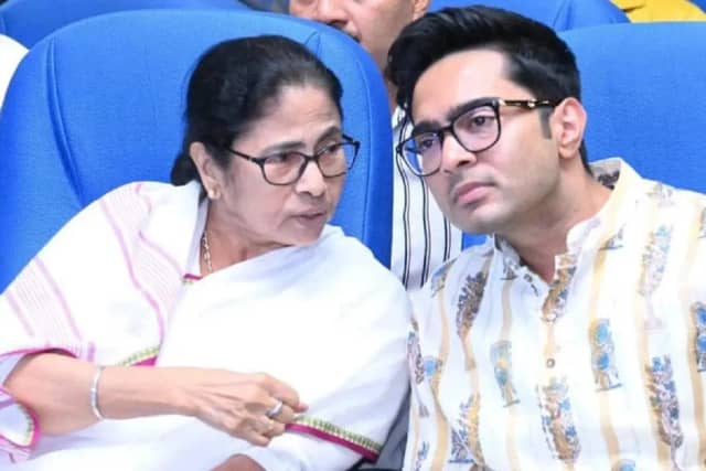 बागी गुट ने ममता बनर्जी को चेयरमैन पद से हटाया, अभिषेक बनर्जी को सस्पेंड किया