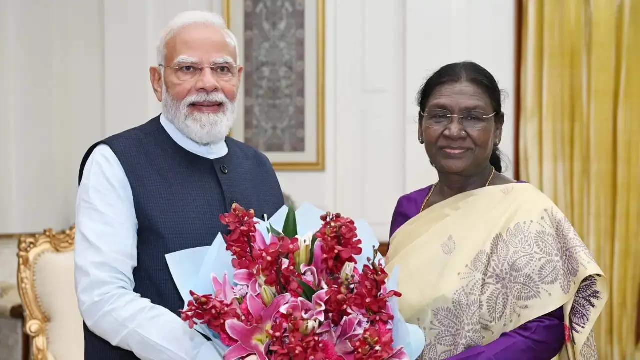 पीएम मोदी ने की राष्ट्रपति से मुलाकात, कैबिनेट फेरबदल की चर्चाओं ने पकड़ा जोर