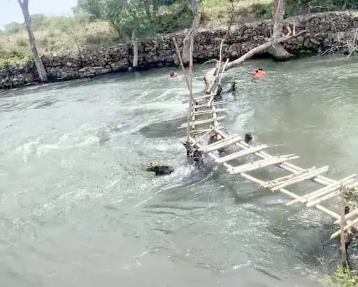 इटमा वाटरफॉल में सेल्फी लेते वक्त गहरे पानी में बहा युवक, रेस्क्यू ऑपरेशन जारी