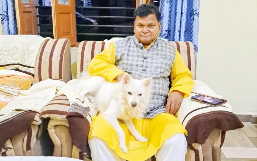बैतूल में मालिक की अर्थी में साथ चला पालतू डॉगी, सदमें में तोड़ा दम
