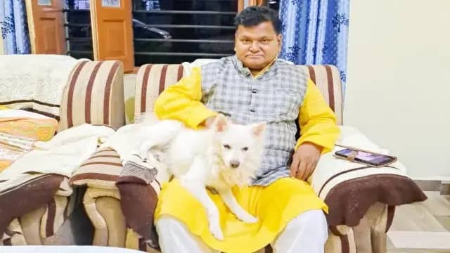 बैतूल में मालिक की अर्थी में साथ चला पालतू डॉगी, सदमें में तोड़ा दम