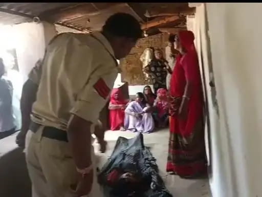 किचन में खाना बना रही पहली पत्नी की कुल्हाड़ी मारकर हत्या, आरोपी पति हुआ गिरफ्तार