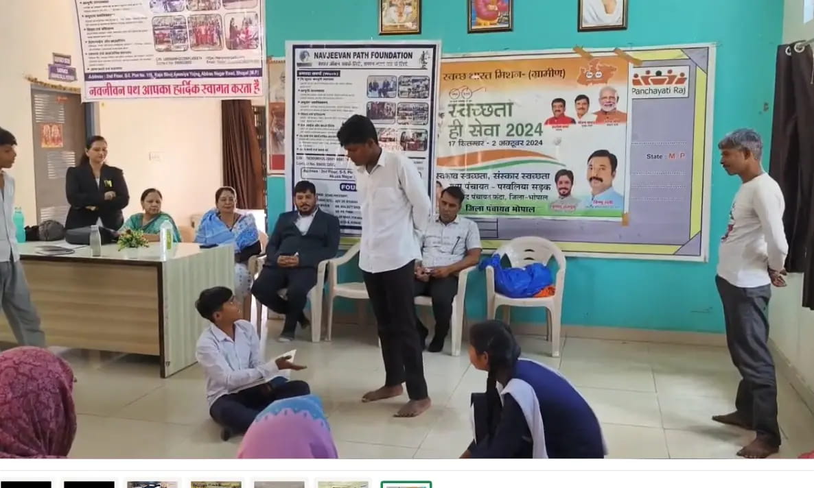 स्कूली बच्चे बन रहे 'कानून के दूत', नाटक के जरिए गांव-गांव जाकर ग्रामीणों को कर रहे जागरूक