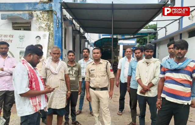 घर की छत से महिला के ऊपर गिरा सांप; सिर पर डसा, इलाज के दौरान मौत