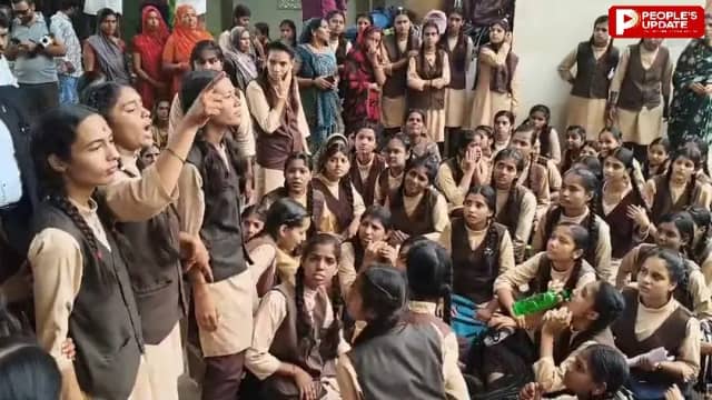 शहर से 15 किलोमीटर दूर शिफ्ट किया स्कूल, छात्राओं के साथ अभिभावकों ने कलेक्ट्रेट पर किया प्रदर्शन, सीहोर में भी शिफ्टिंग का विरोध