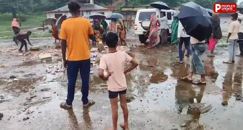 कटनी में फूटा महिलाओं का गुस्सा; बोलेरो रोककर नष्ट की शराब पेटियां, 4 पर कार्रवाई