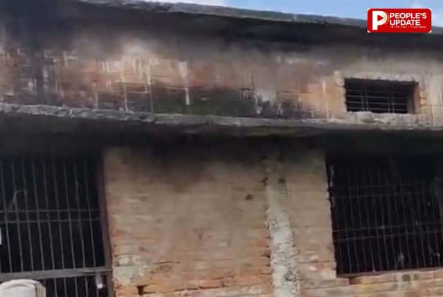 कटनी-जर्जर स्कूल की छत से गिर रहा प्लास्टर, नया भवन बना 'भूसा घर'