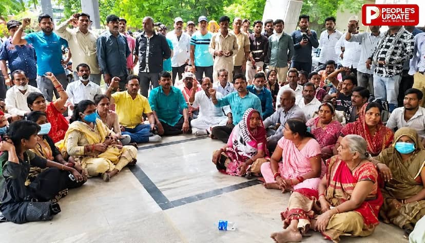 रीवा के संजय गांधी अस्पताल में महिला की मौत पर हंगामा, मेन गेट पर धरने पर बैठे परिजन