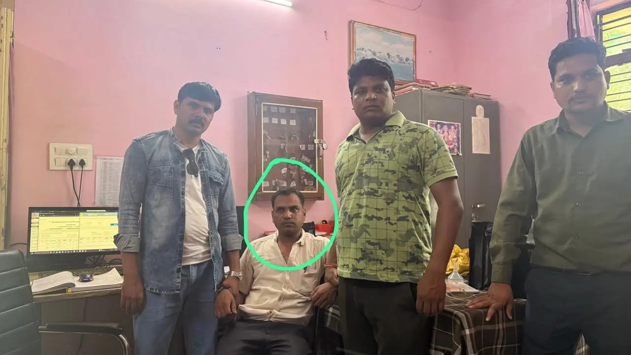 नर्मदापुरम में 90 हजार की रिश्वत लेते दैनिक वेतनभोगी कर्मचारी अरेस्ट, कनिष्ठ सहायक भी आरोपी