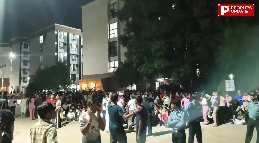 भोपाल की सेज यूनिवर्सिटी के खाने में कीड़े निकले, देर रात छात्रों का प्रदर्शन