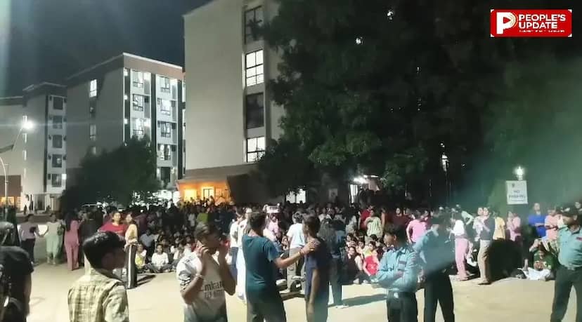 भोपाल की सेज यूनिवर्सिटी के खाने में कीड़े निकले, देर रात छात्रों का प्रदर्शन