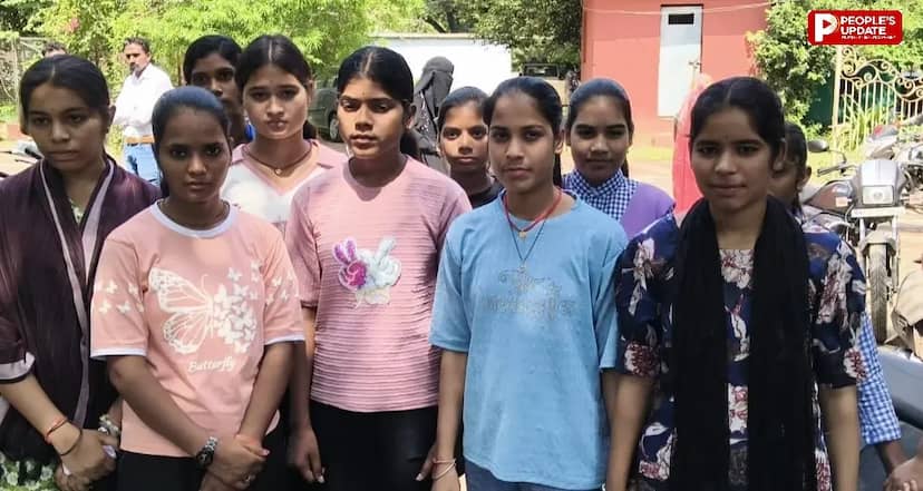 जनसुनवाई में शिकायत-छात्राओं को कीड़े लगे चने, मैडम के बच्चे खा रहे सरकारी बिस्किट-नमकीन