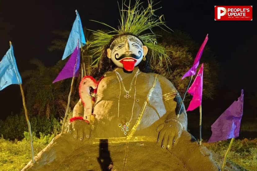 राजनांदगांव: मिट्टी के रावण का सिर काटकर निभाई जाती है परंपरा..छुईखदान में 300 साल से तलवार से होता है दशानन वध