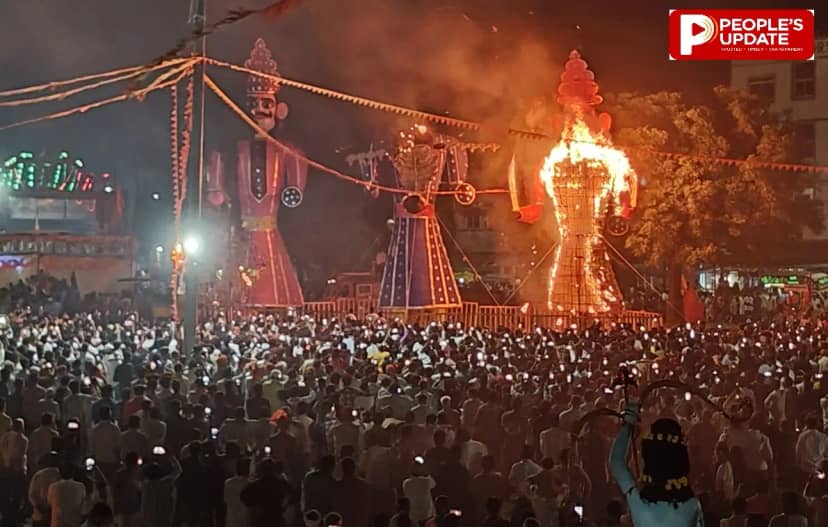 बेगमगंज में जय श्रीराम के उद्घोष के बीच 61 फीट के रावण का दहन, आतिशबाजी से जगमगाया आसमान