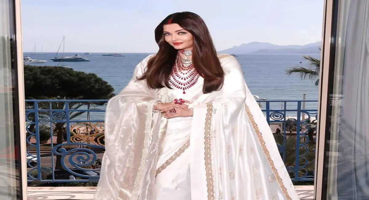 बॉलीवुड क्वीन ऐश्वर्या राय बच्चन, खूबसूरती ही नहीं, संपत्ति में भी है धनी