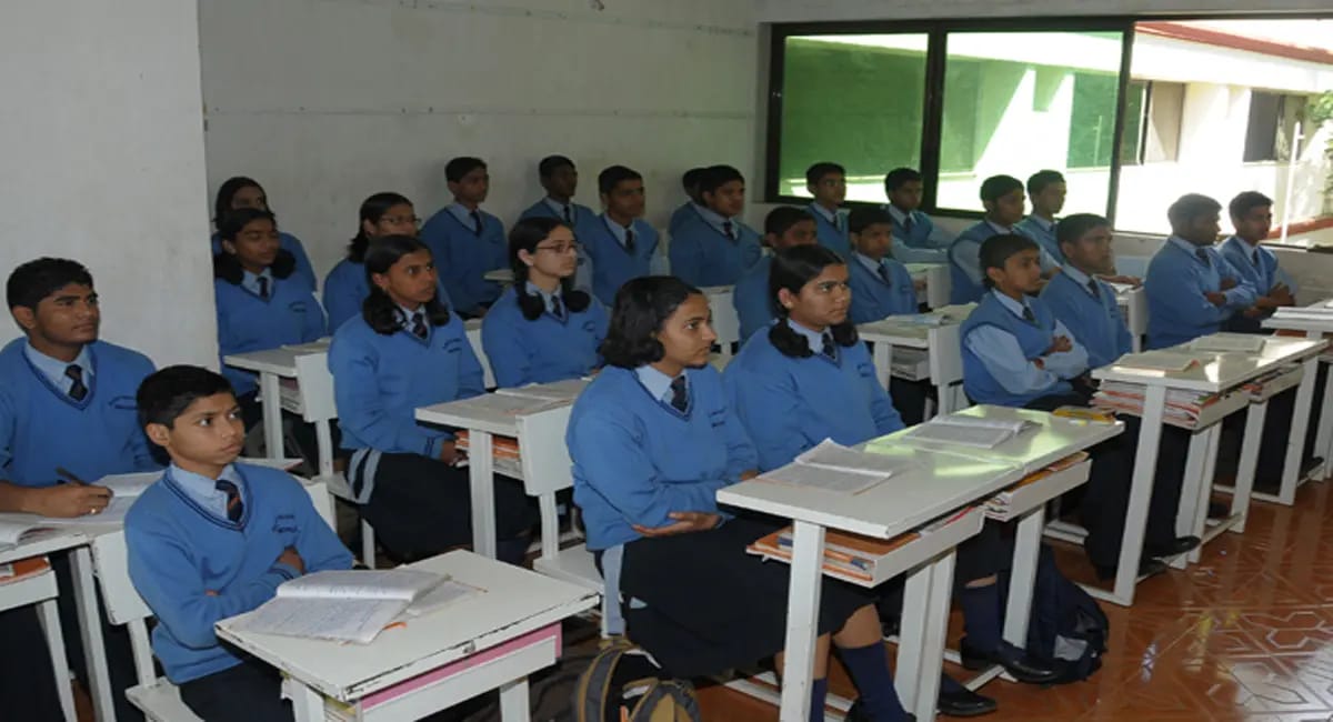 नई टाइमिंग से शुरू होंगी स्कूल क्लासेस, छात्रों और अभिभावकों के लिए जरूरी जानकारी, कलेक्टर ने लिया अहम फैसला