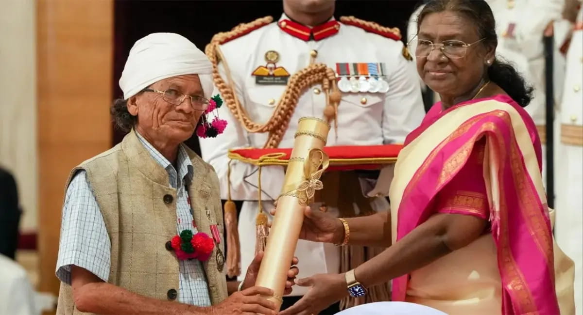 पद्मश्री पंडी राम मंडावी का छलका दर्द, बोले- मेरी काष्ठ कला को अब नही मिल रहा बाजार