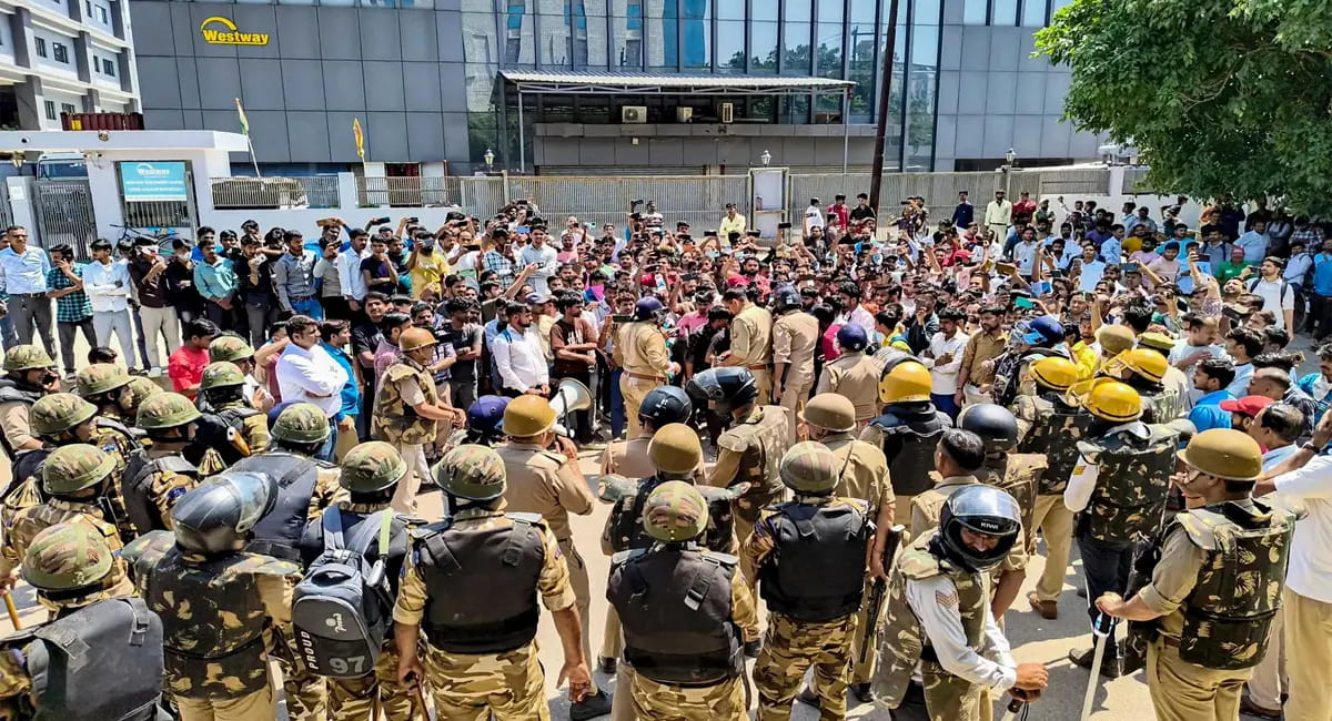 CM योगी की सख्ती, अफवाह फैलाने पर नोएडा पुलिस का एक्शन, दो हैंडल्स पर केस दर्ज
