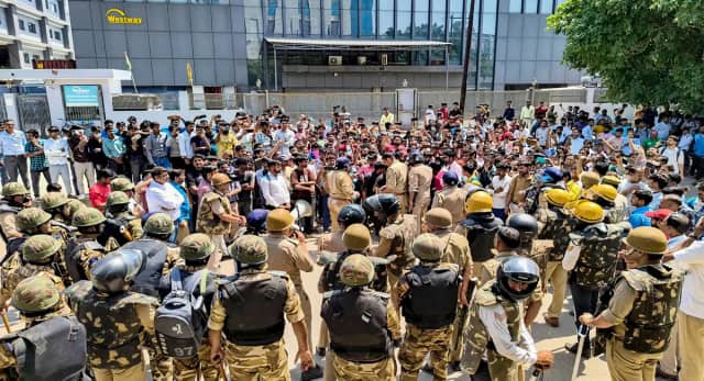 CM योगी की सख्ती, अफवाह फैलाने पर नोएडा पुलिस का एक्शन, दो हैंडल्स पर केस दर्ज