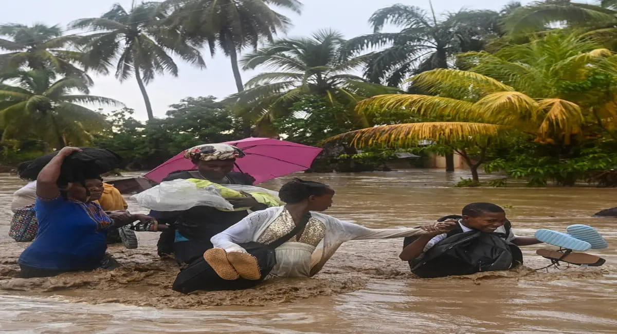 मूसलाधार बारिश से तबाही, 12 लोगों की दर्दनाक मौत