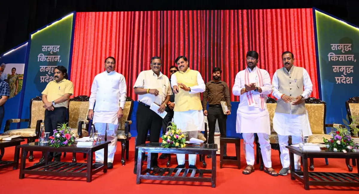 किसानों के लिए डिजिटल सिस्टम तैयार, हेल्पलाइन लॉन्च होते ही सीएम ने किसान कॉल सेंटर पर किया संवाद