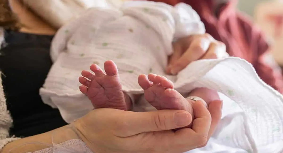 पिता का दावा, पत्नी ने 5 लाख में ढाई साल के बेटे को बेचा, दो बच्चों को छोड़कर हुई फरार, मासूम की तलाश में जुटी पुलिस