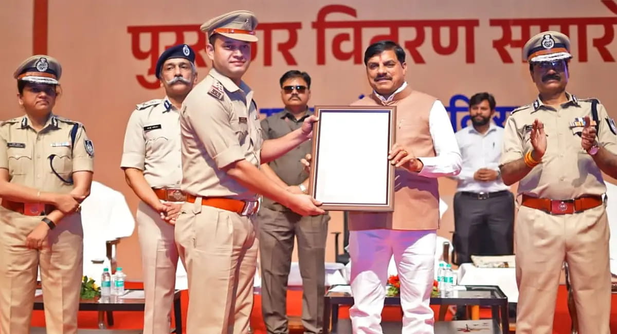 पुलिसकर्मियों को मिला K.F. रुस्तमजी अवार्ड, CM मोहन यादव ने बढ़ाया पुलिस जवानों का सम्मान