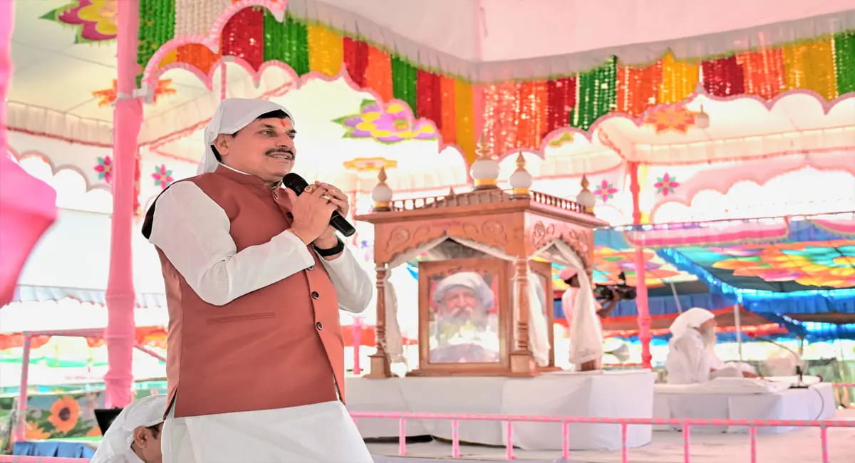 उज्जैन के जय गुरुदेव आश्रम पहुंचे CM मोहन यादव, महाराज बोले- ‘मोहन प्यारे अब जनता के लाडले बन गए हैं’